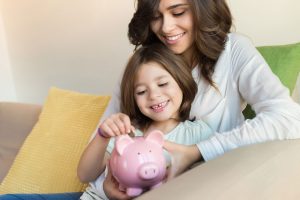 family-with-piggy-bank-web